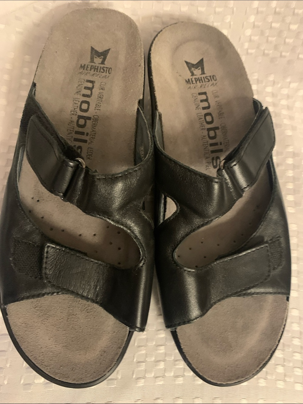 Mephisto mobils women’s 2 strap black leather slides, size 8.5.